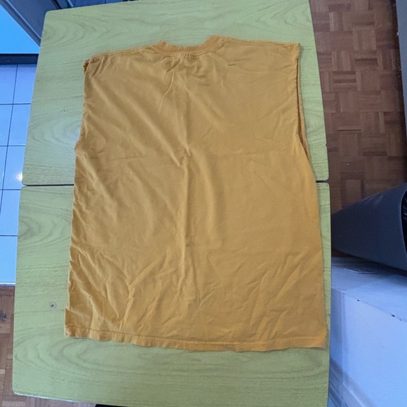 Vintage yellow tshirt - cut off sleeves - Picture 2 of 4